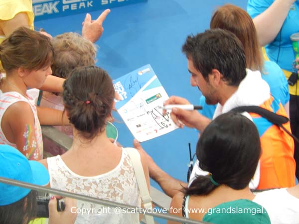Cilic signing autographs