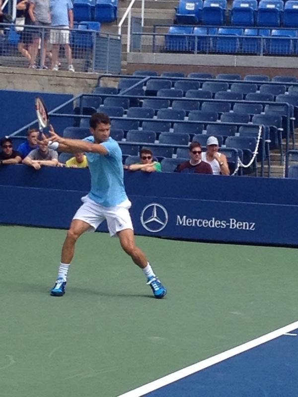 Dimitrov practicing (photo with thanks to @stephintheus