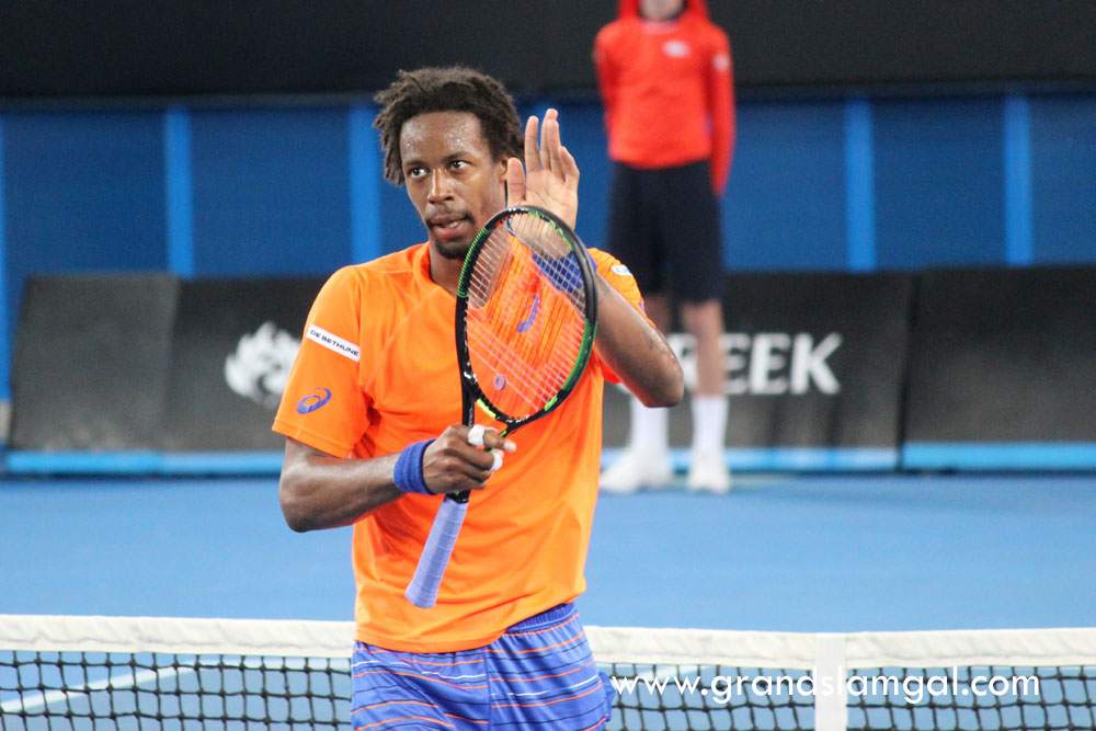 Gael Monfils applauding the crowd after defeating Pouille in Round 1