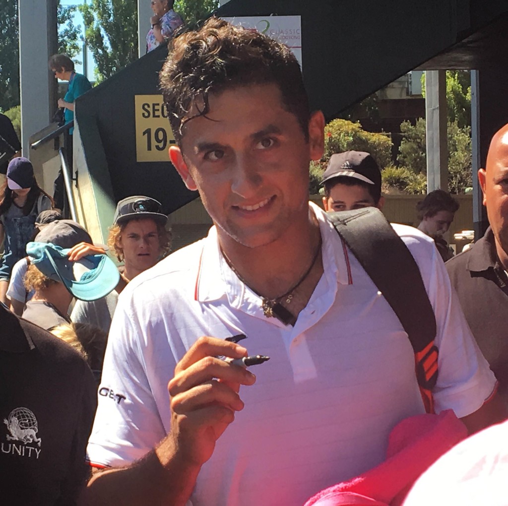 Nicolas Almagro signing autographs after his Day 1 win